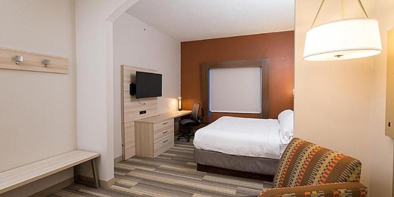Номер Стандарт Кровать Кинг Адаптированный для Инвалидов, Holiday Inn Express Hotel & Suites Grand Blanc, An Ihg