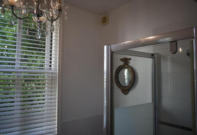 חדר דלוקס, Colson House
