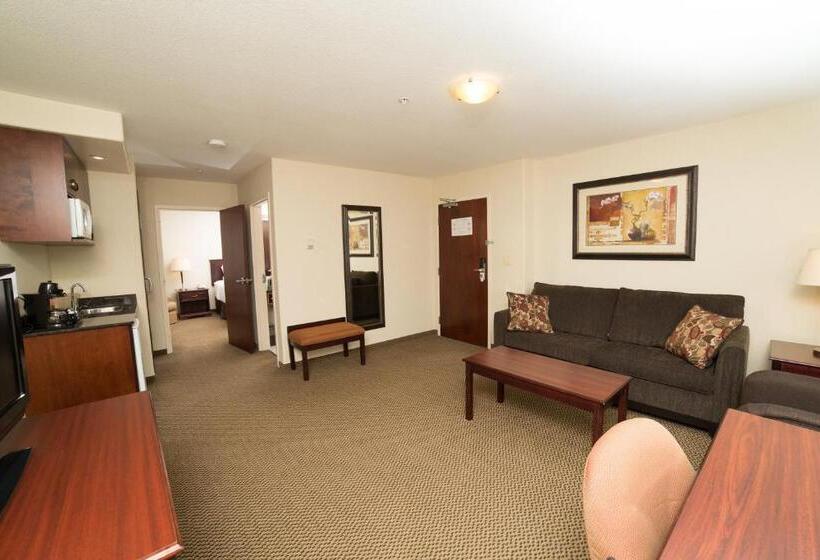 Family Suite, Holiday Inn & Suites Lloydminster, An Ihg