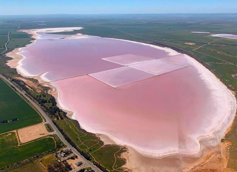 Вилла 2 Спальни, The Pink Lake Tiny House    Sakura