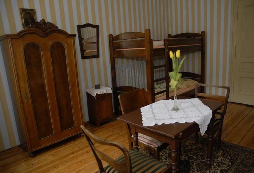 Кровать в Общей Комнате, Hostel, Pokoje Gościnne Mleczarnia   Ozonowane
