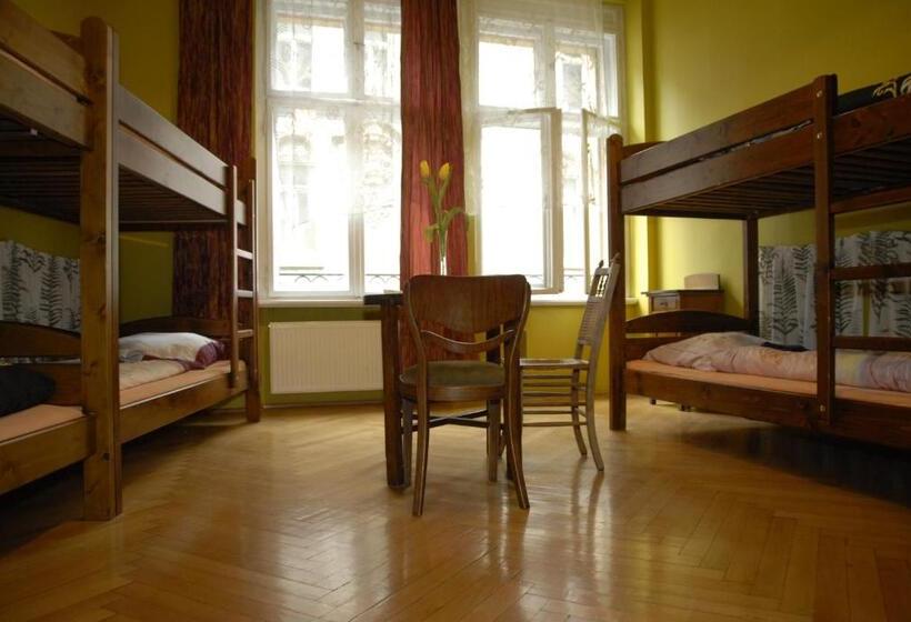 共用房间的床, Hostel, Pokoje Gościnne Mleczarnia   Ozonowane