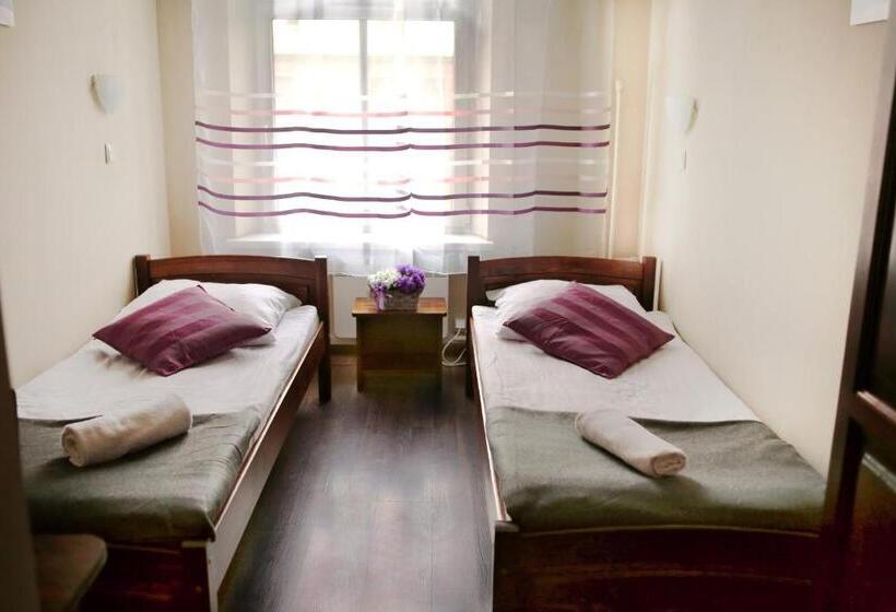 غرفة قياسية, Royal Hostel