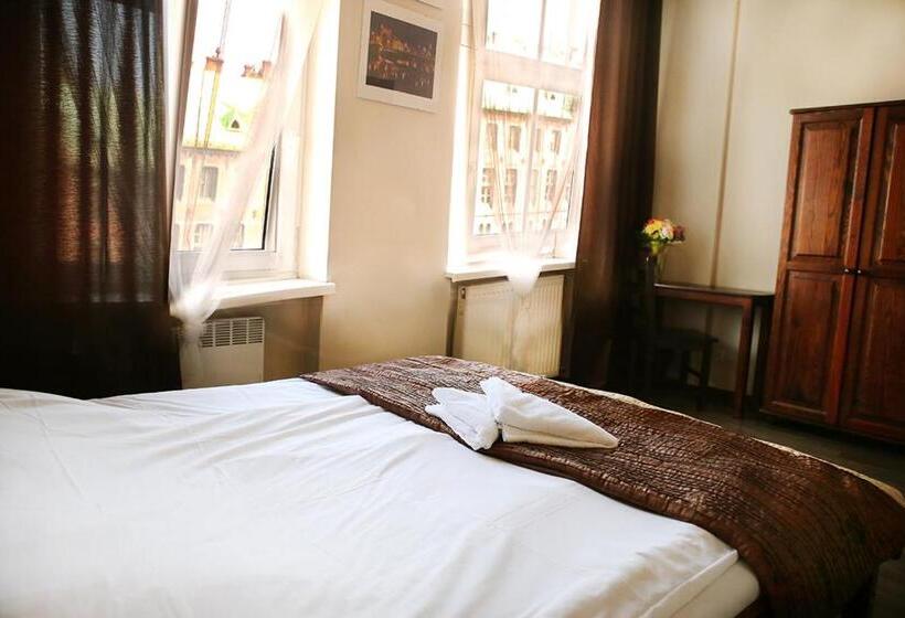 غرفة قياسية, Royal Hostel