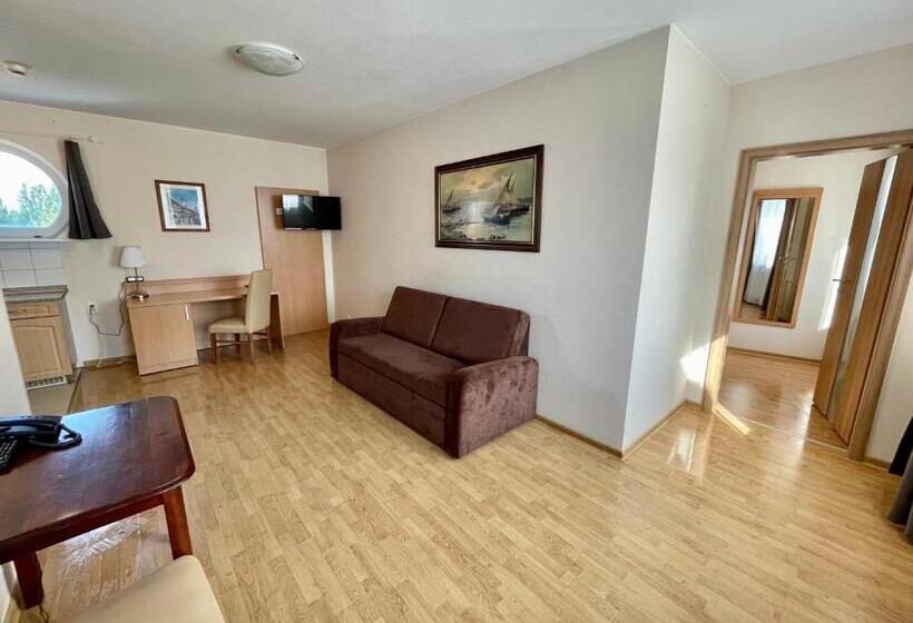 Chambre Triple Supérieure, Poleczki Residence Apartments