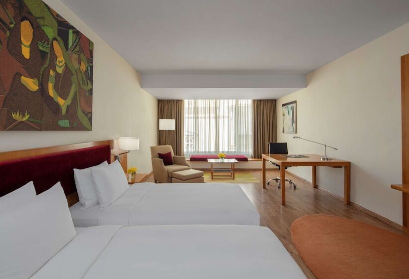 Номер Superior, Radisson Blu Plaza Hotel Hyderabad Banjara Hills