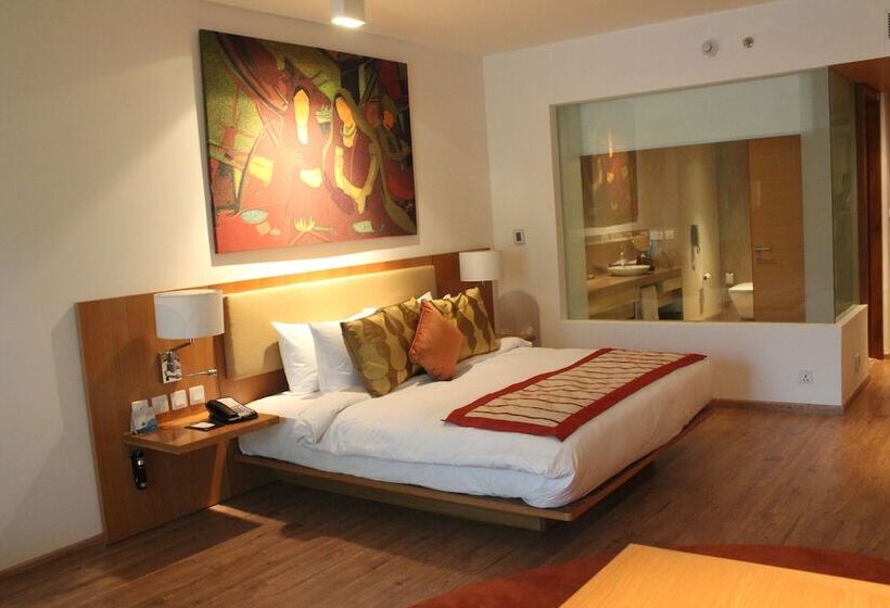 Номер Deluxe, Radisson Blu Plaza Hotel Hyderabad Banjara Hills