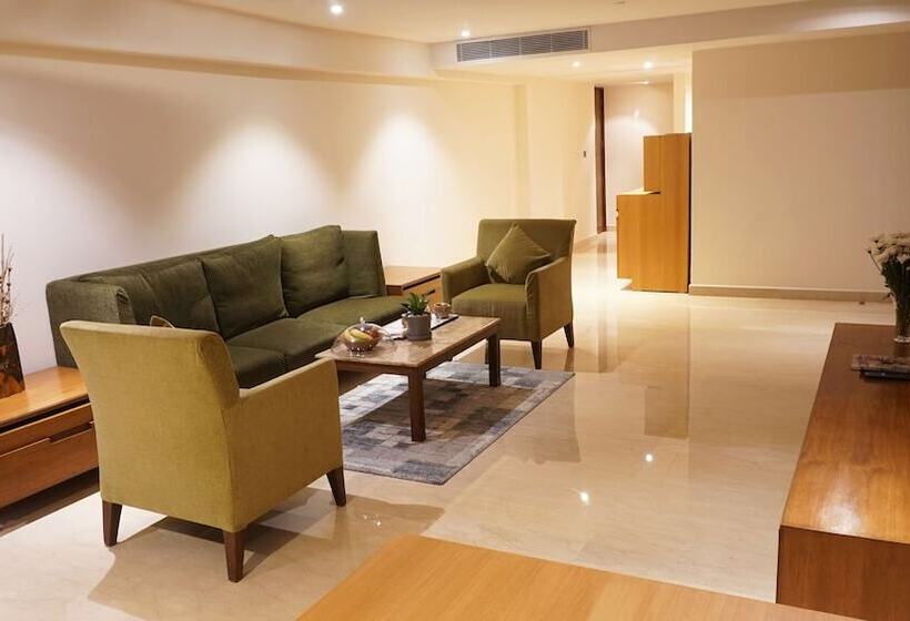 Люкс, Radisson Blu Plaza Hotel Hyderabad Banjara Hills