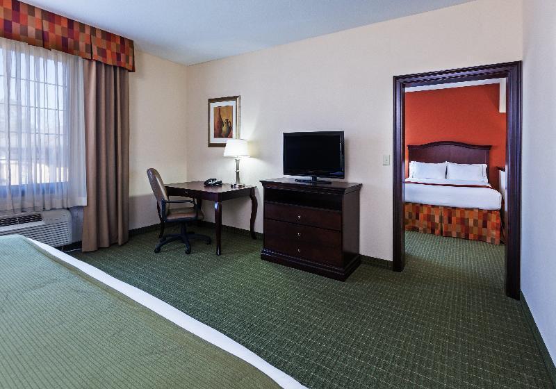 Люкс, Holiday Inn Express Hotel & Suites Henderson   Traffic Star, An Ihg