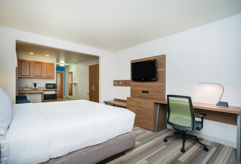 סוויטה מותאמת לאדם עם מוגבלויות, Holiday Inn Express & Suites Rocky Mount Smith Mountain Lake, An Ihg