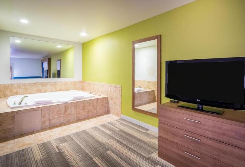 Президентский Люкс, Holiday Inn Express & Suites Rocky Mount Smith Mountain Lake, An Ihg