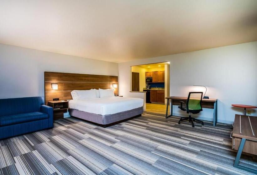 Президентский Люкс, Holiday Inn Express & Suites Rocky Mount Smith Mountain Lake, An Ihg