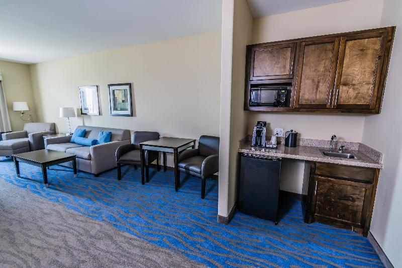 מיטת קינג בסוויטה, Holiday Inn Houston Webster By Ihg