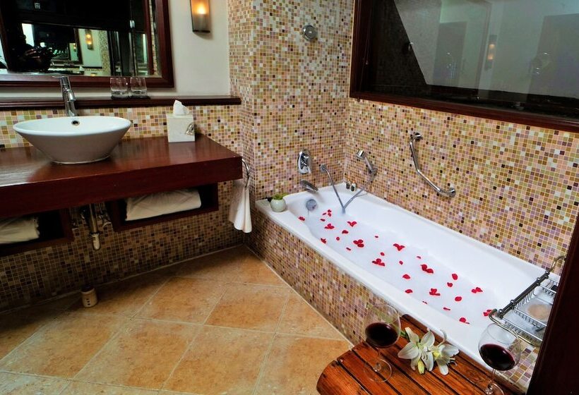 Deluxe Suite Sea View, Taj Green Cove Resort And Spa Kovalam
