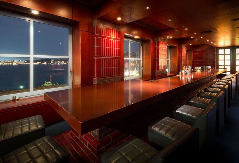 سوئیت پریمیوم با چشم‌انداز دریا, Premier Hotel Mojiko