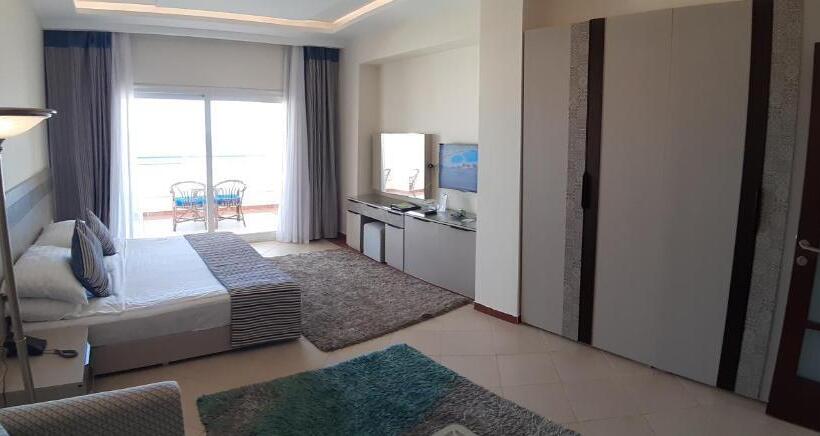 اتاق لوکس خانوادگی, Concorde Moreen Beach Resort