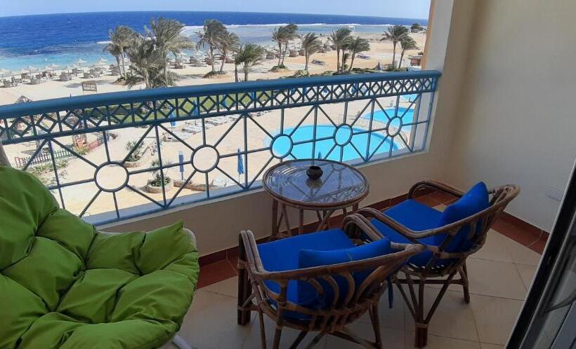 سوئیت دولوکس با چشم‌انداز, Concorde Moreen Beach Resort