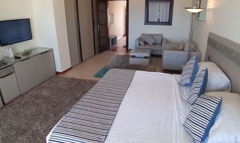 اتاق لوکس با چشم‌انداز دریا, Concorde Moreen Beach Resort