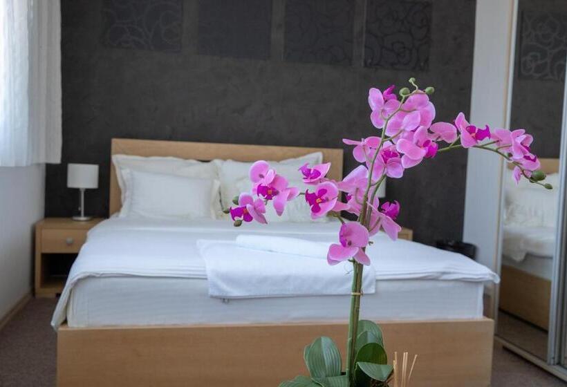 اتاق لوکس, Garni Hotel Biser