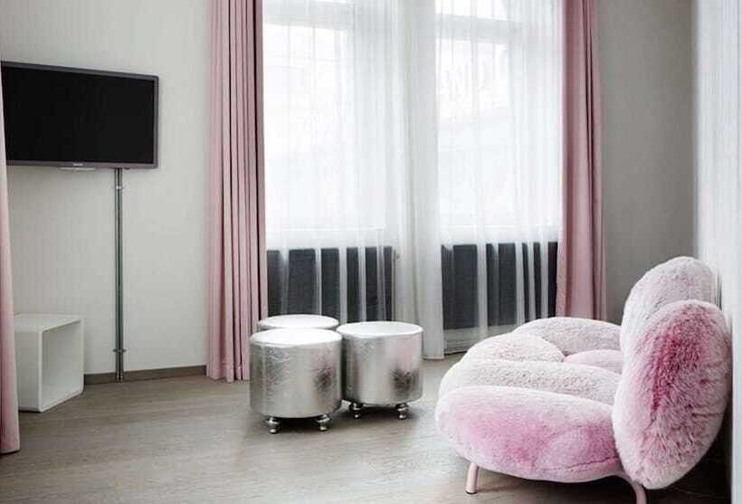 سوییت, Comfort Hotel Grand Central