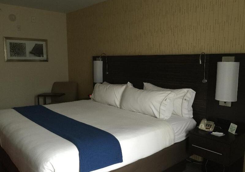 חדר סטנדרט עם מיטת קינג, Holiday Inn Express And Suites   Bradford, An Ihg