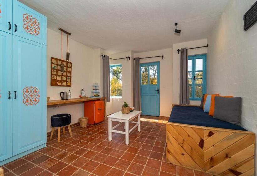 اتاق استاندارد سه نفره, Yonca Lodge