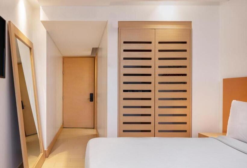 Balkonlu Standart Oda, Fairfield By Marriott Bogota Embajada