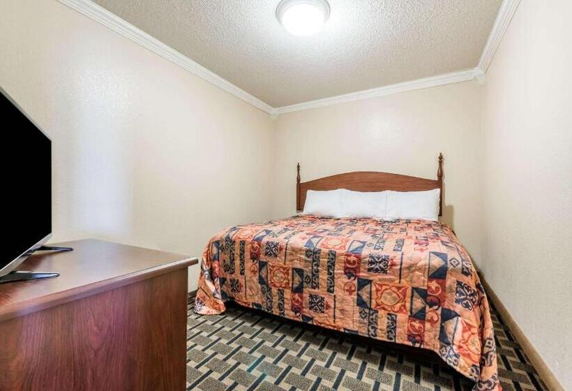 带大床的标准间, Knights Inn Greenville