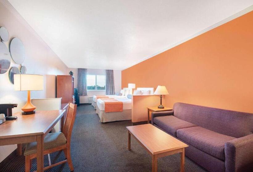 Студия Стандарт, Howard Johnson By Wyndham Oacoma Hotel & Suites