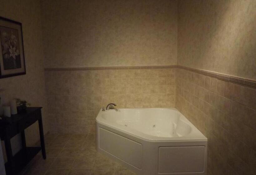 Студио Стандарт Кровать Кинг, Howard Johnson By Wyndham Oacoma Hotel & Suites