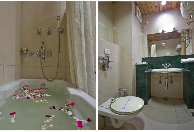 Люкс с Балконом, Broadways Inn