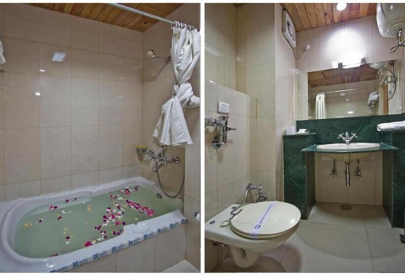 Люкс с Балконом, Broadways Inn