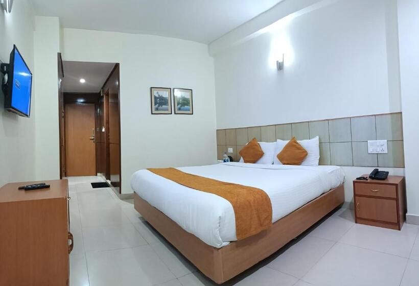 Номер Deluxe, Broadways Inn