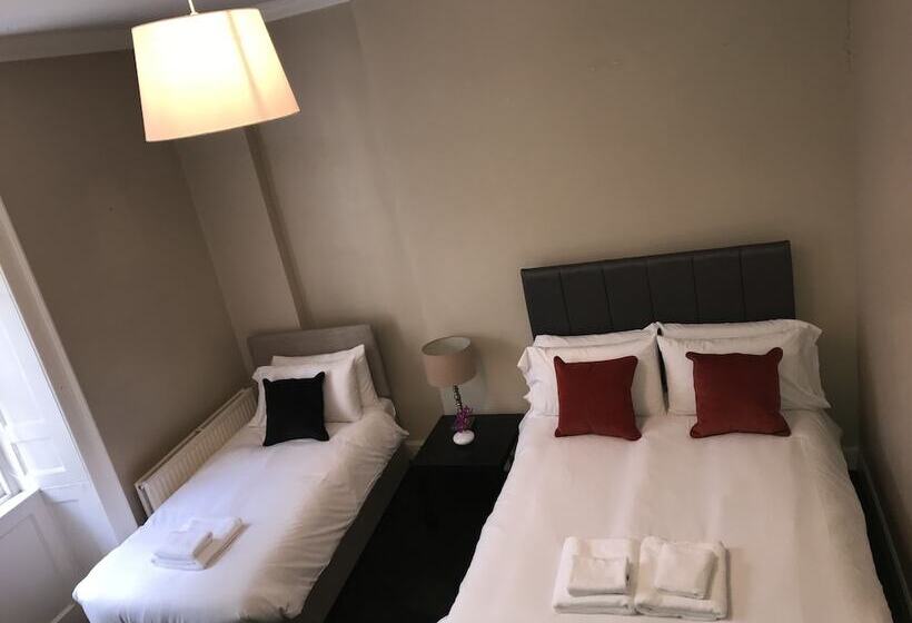 Standard Triple Room Shared Bathroom, Bide Collective
