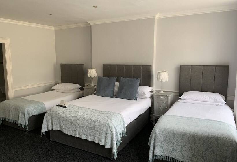 Standard Quadruple Room, Bide Collective