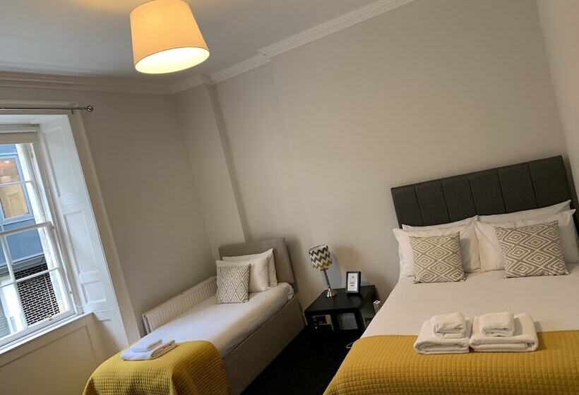 Standard Triple Room, Bide Collective
