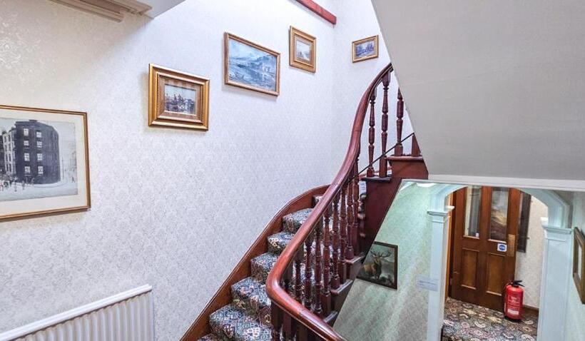 Трехместный Номер Базовый, Mystayinn Melrose Villa