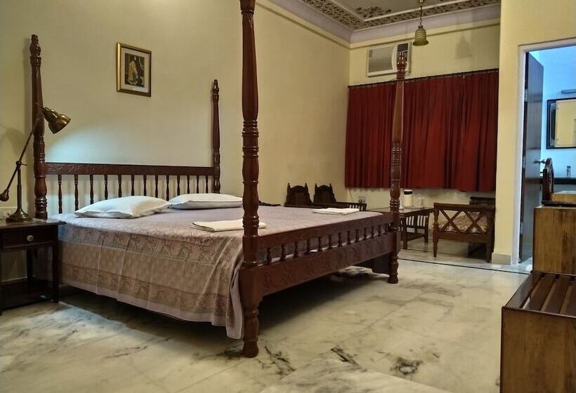 标准间, Anuraag Villa