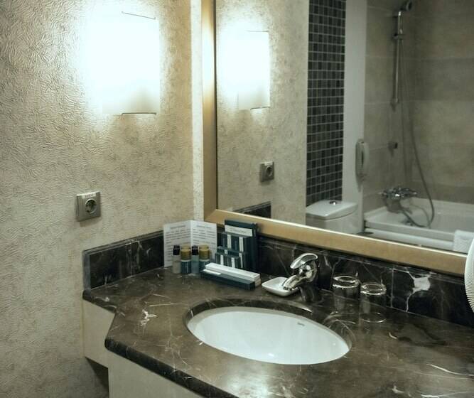 اتاق استاندارد با چشم‌انداز شهر, Diplomat Hotel By Ag Hotels Group