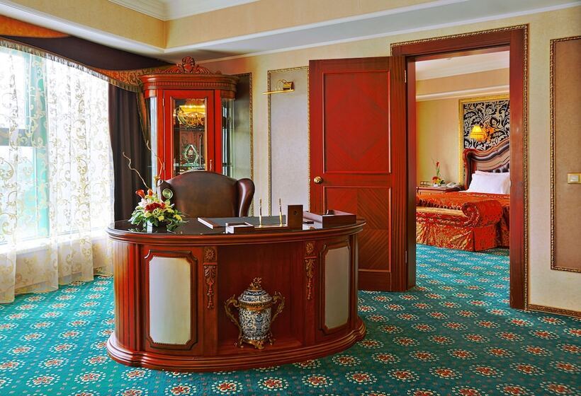 سوئیت پرزیدنت, Diplomat Hotel By Ag Hotels Group