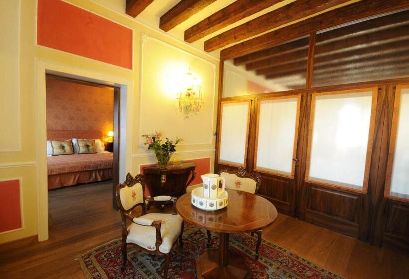 Семейный Номер Вид на Сад, Relais Alberti