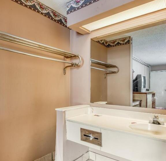 Стандартный Номер Кровать Кинг, OYO Hotel Jackson North I-55