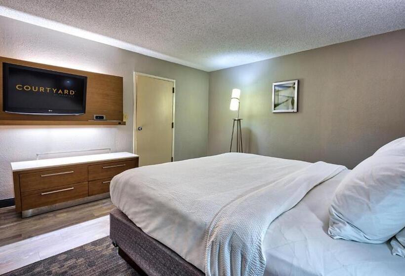 Люкс Executive Кровать Кинг, Courtyard Hampton