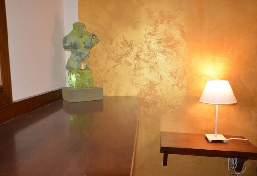 اتاق لوکس با چشم‌انداز شهر, Albergo Casa Peron