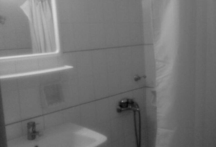 اتاق لوکس با چشم‌انداز دریا, Birais Beach Studios
