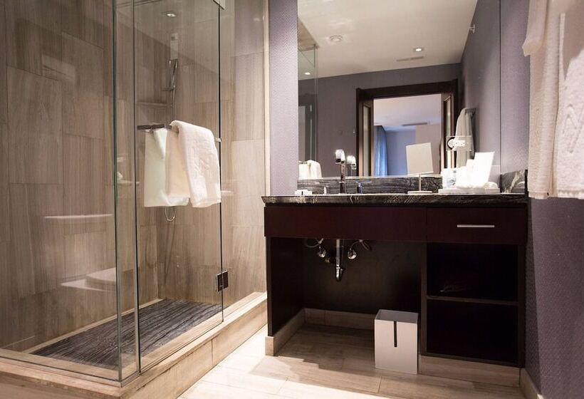 Suite, Ivy Boutique