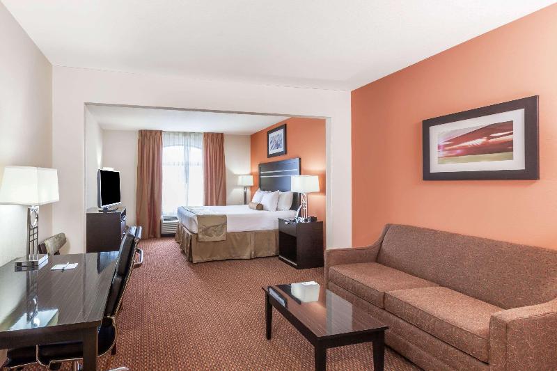 Люкс Кровать Кинг, La Quinta Inn & Suites By Wyndham Tulsa Midtown