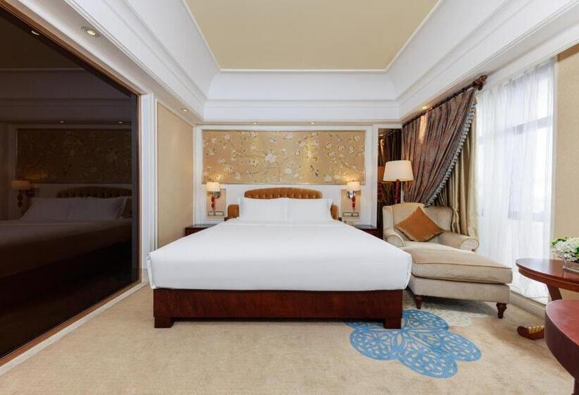适合残疾人士使用的带超级大床的标准间, Wyndham Foshan Shunde
