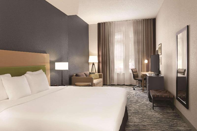 Номер Стандарт Кровать Кинг Адаптированный для Инвалидов, Country Inn & Suites By Radisson, St Charles Historic District