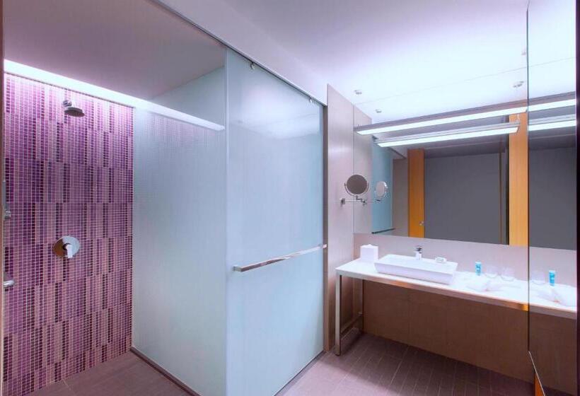 اتاق استاندارد با تخت بزرگ, Aloft Kuala Lumpur Sentral